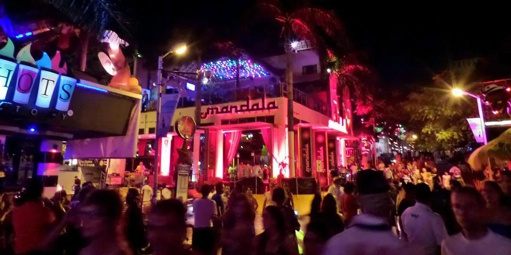 ***  Tropical Casablanca Party Zone Hotel Playa del Carmen México