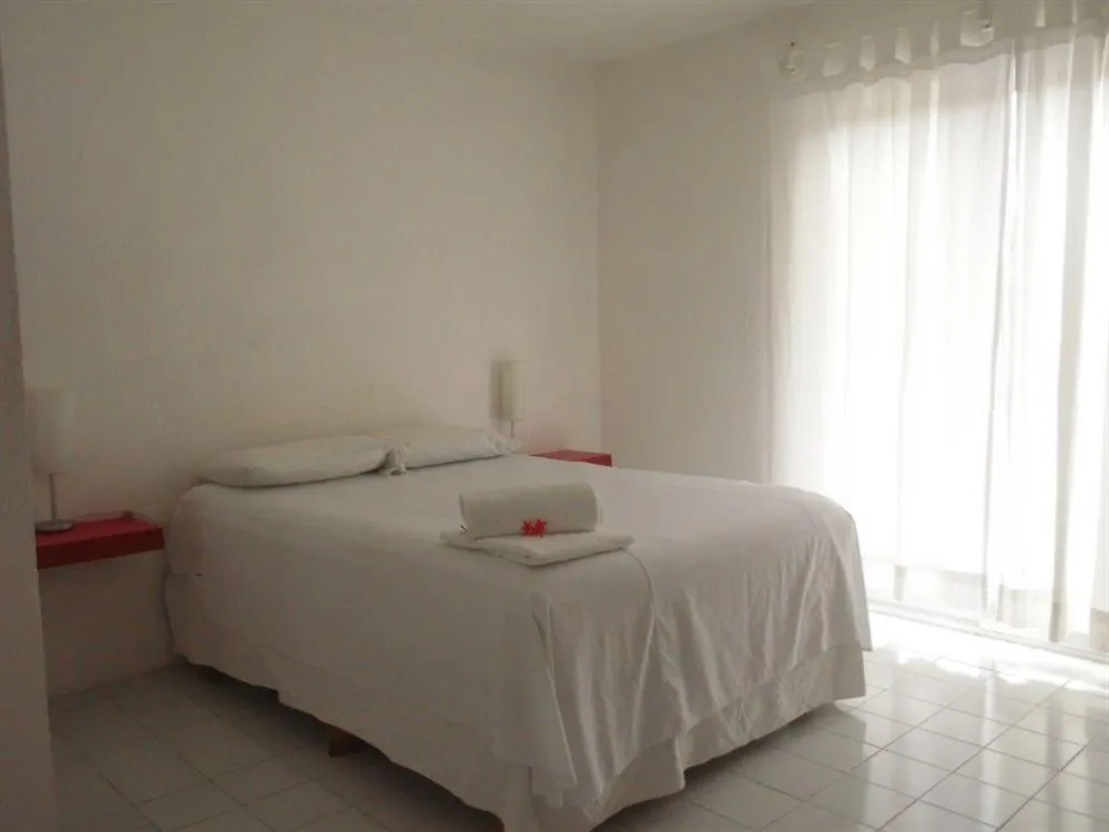 ***  Tropical Casablanca Party Zone Hotel Playa del Carmen México